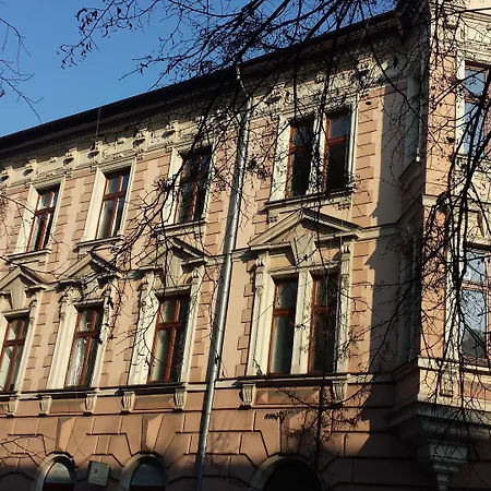 - Old Town Apartman *